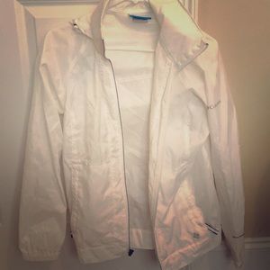 Columbia rain jacket, can tuck in hood